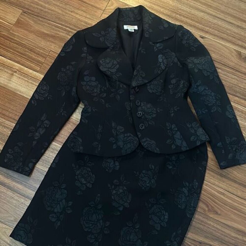 Talbots Womens Black Rose Textured Petite Blazer Size 8 Pencil Skirt Size 10 - Picture 2 of 12